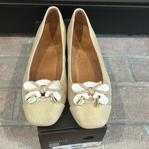 Vionic Klamath flats